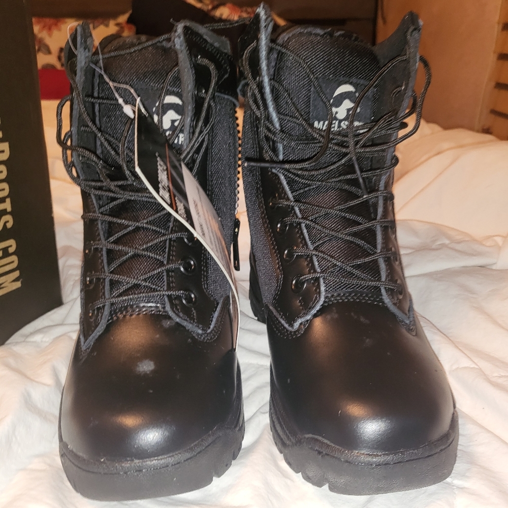 Boots - Picture 3 of 9